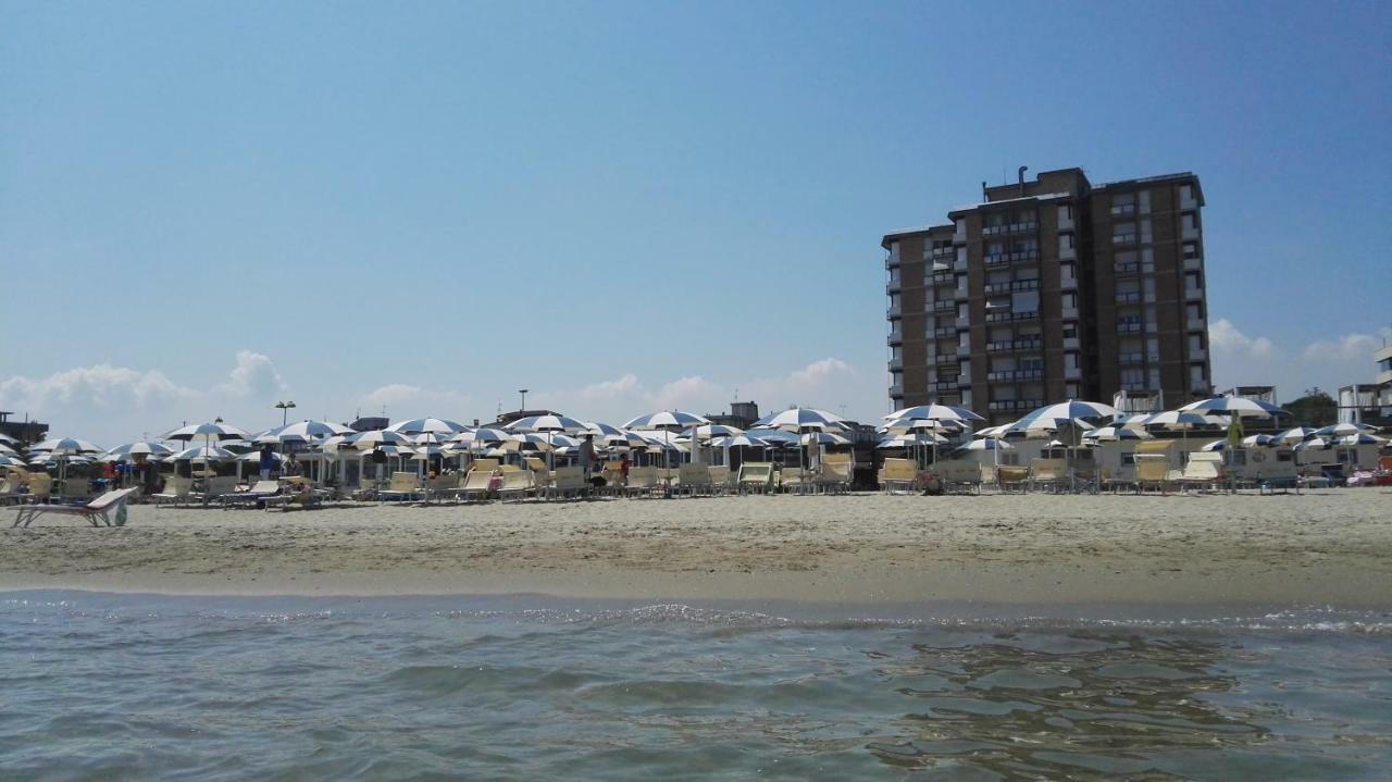 Residence Adriatico Lido Adriano Dış mekan fotoğraf