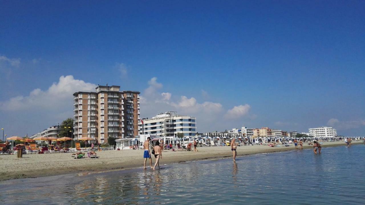 Residence Adriatico Lido Adriano Dış mekan fotoğraf